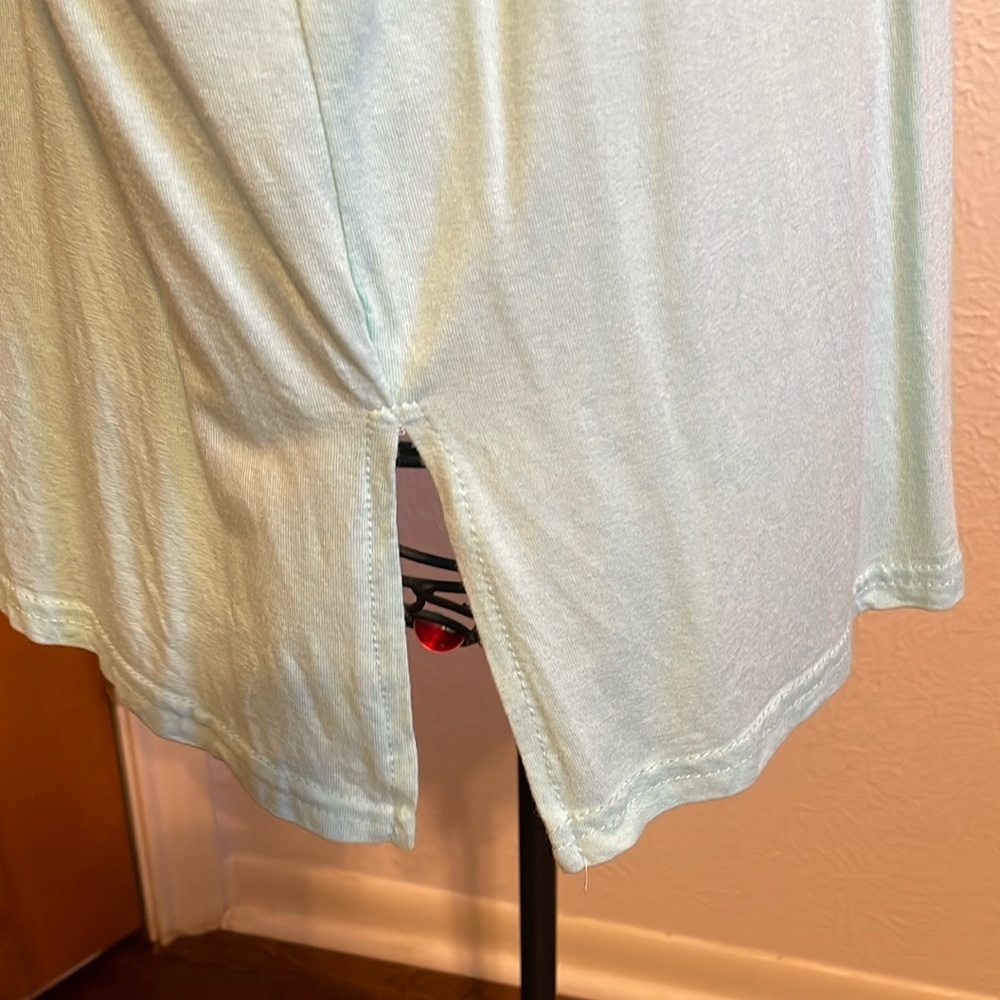 ☀️☀️☀️3 for 12$ ☀️☀️☀️Cold Shoulder Pull Over Top - Picture 9 of 10